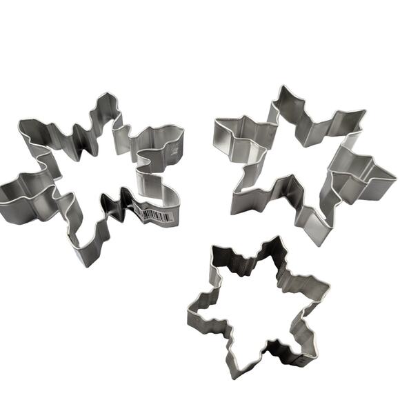 Snowflake Cookie Cutters Set of 3 - Winter Holiday Baking Stainless Steel - Picture 1 of 13